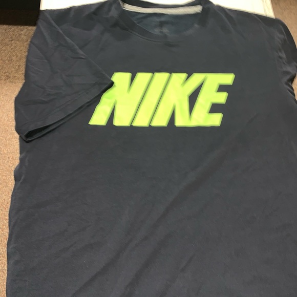 Black nike T-shirt - Picture 1 of 1